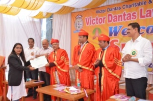 Convocation-ceremony-2020-at-victor-dantas-law-college-kudal