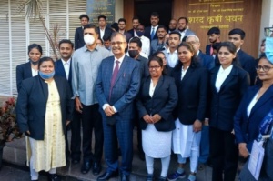 VDLC Staff & Students with Hon’ble Adv. Mr. Ujwal Nikam Sir, Special Public Prosecutor, Maharashtra Govt.1